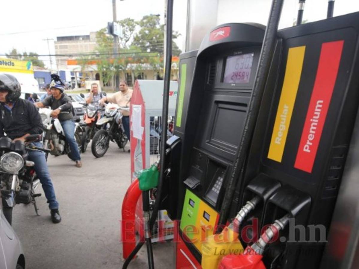 Precios de los carburantes bajarán este lunes
