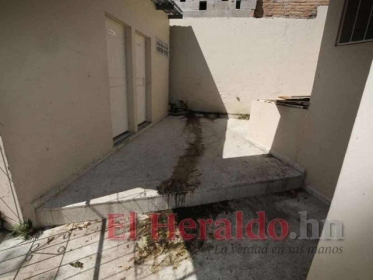 Insalubridad genera el desborde de aguas negras en la Escuela Arturo Álvarez Calderón. Foto: David Romero /Efraín salgado/El Heraldo