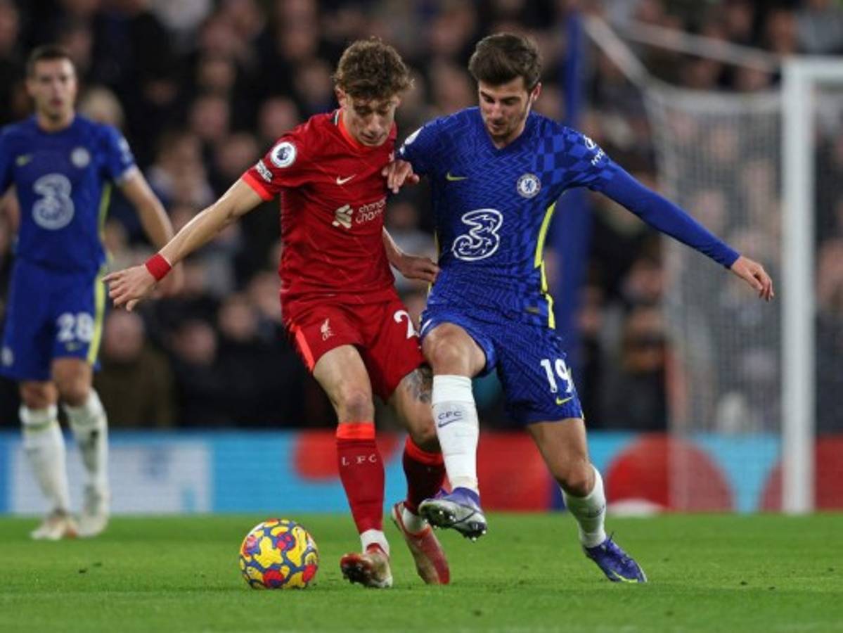 Chelsea empata 2-2 con Liverpool y se mantiene segundo