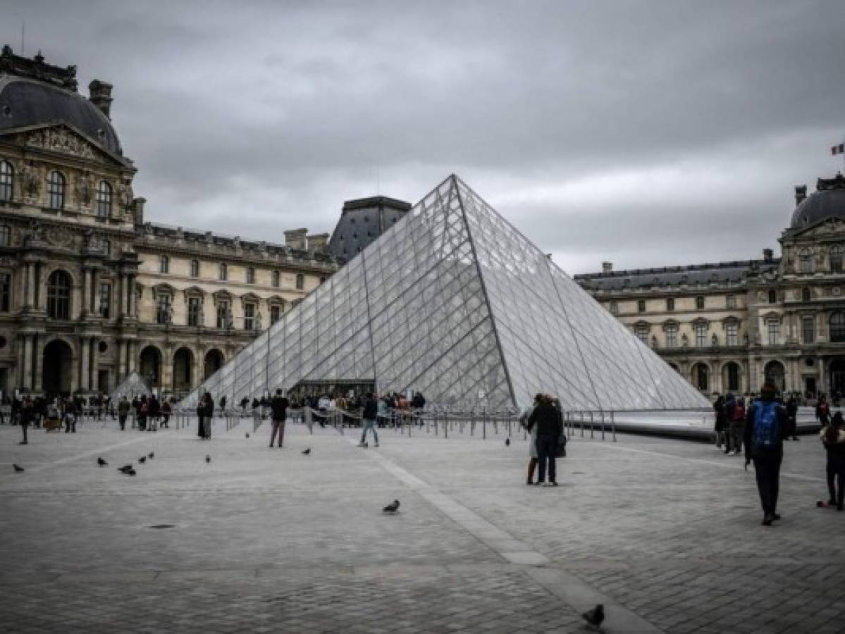 Cierran Museo de Louvre por coronavirus 