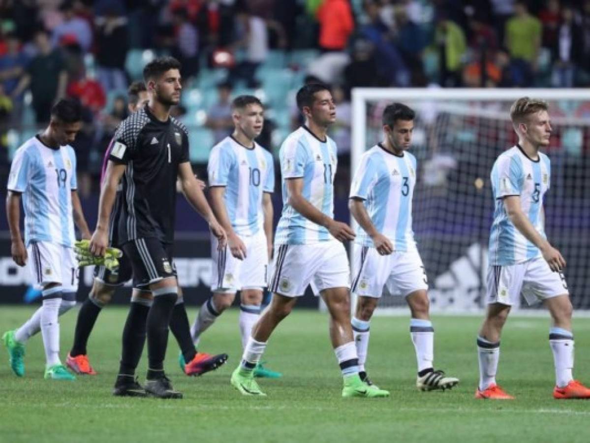 Los seleccionados argentinos se mostraron decaídos por la eliminación (Foto: Twitter)
