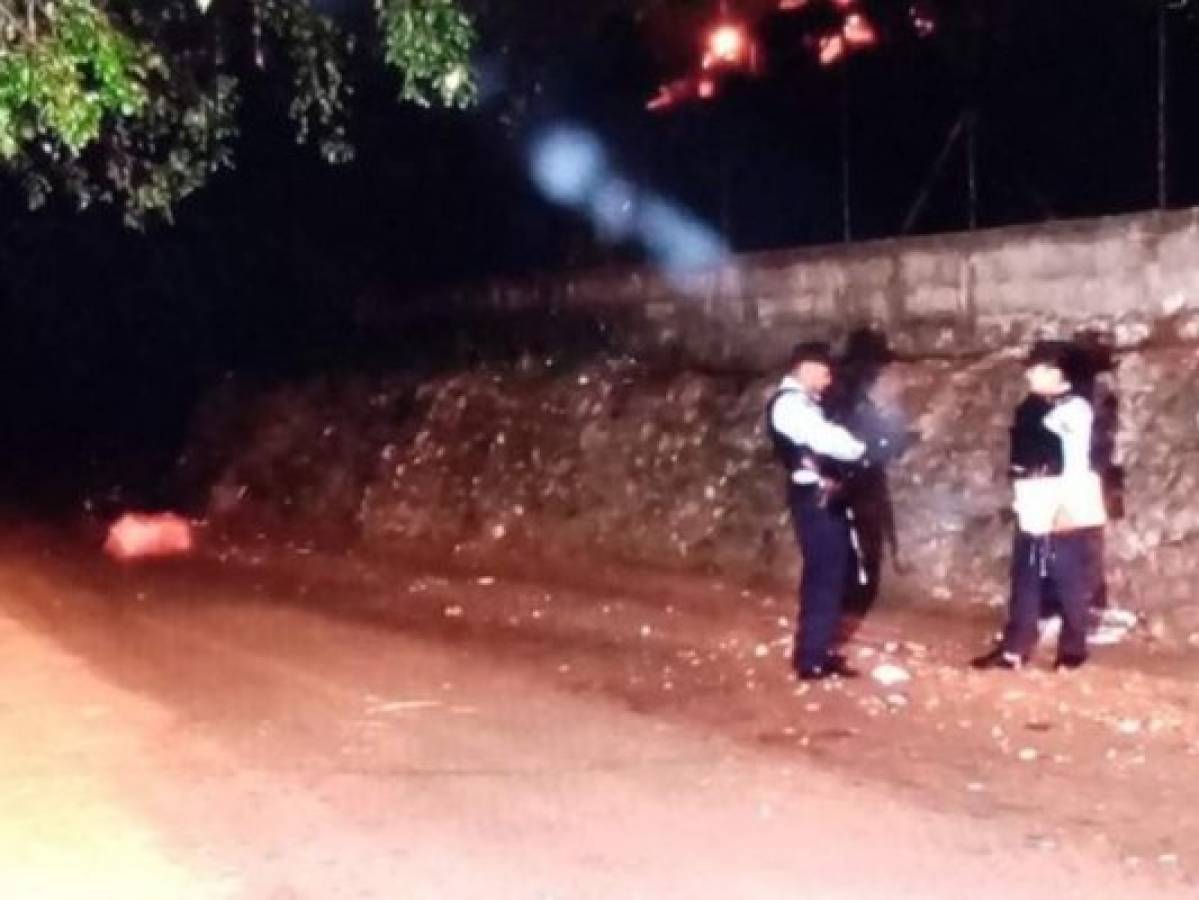 Hallan cuerpo encostalado en barrio La Hoya de la capital de Honduras