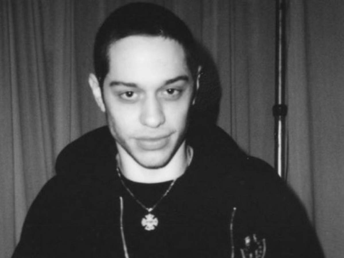 Pete Davidson, novio de Ariana Grande, hace polémica broma sobre el atentado de Mánchester