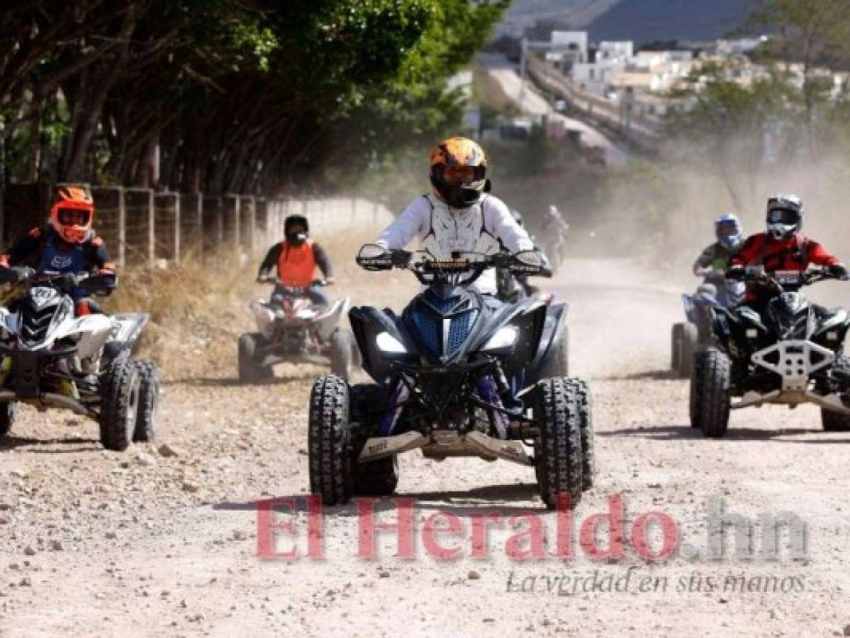 Ser parte del paisaje al conducir una cuatrimoto es uno de los pasatiempos de Cárlenton. Foto: Emilio Flores/El Heraldo