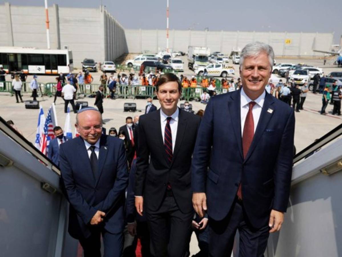 El primer vuelo comercial directo entre Israel y Emiratos aterrizó en Abu Dabi