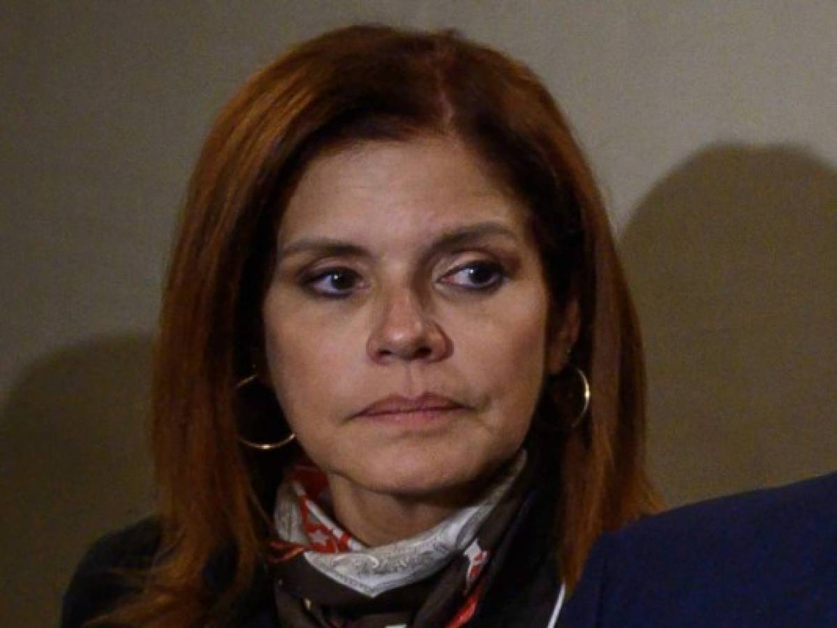 El disuelto Congreso de Perú vota suspender a Vizcarra y nombra a presidenta interina