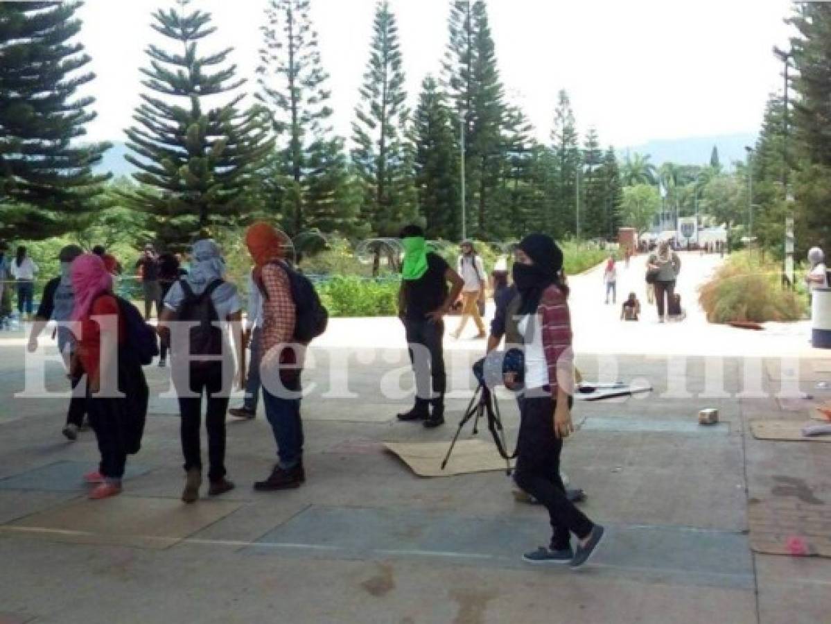 Estudiantes desalojan la UNAH de forma pacífica