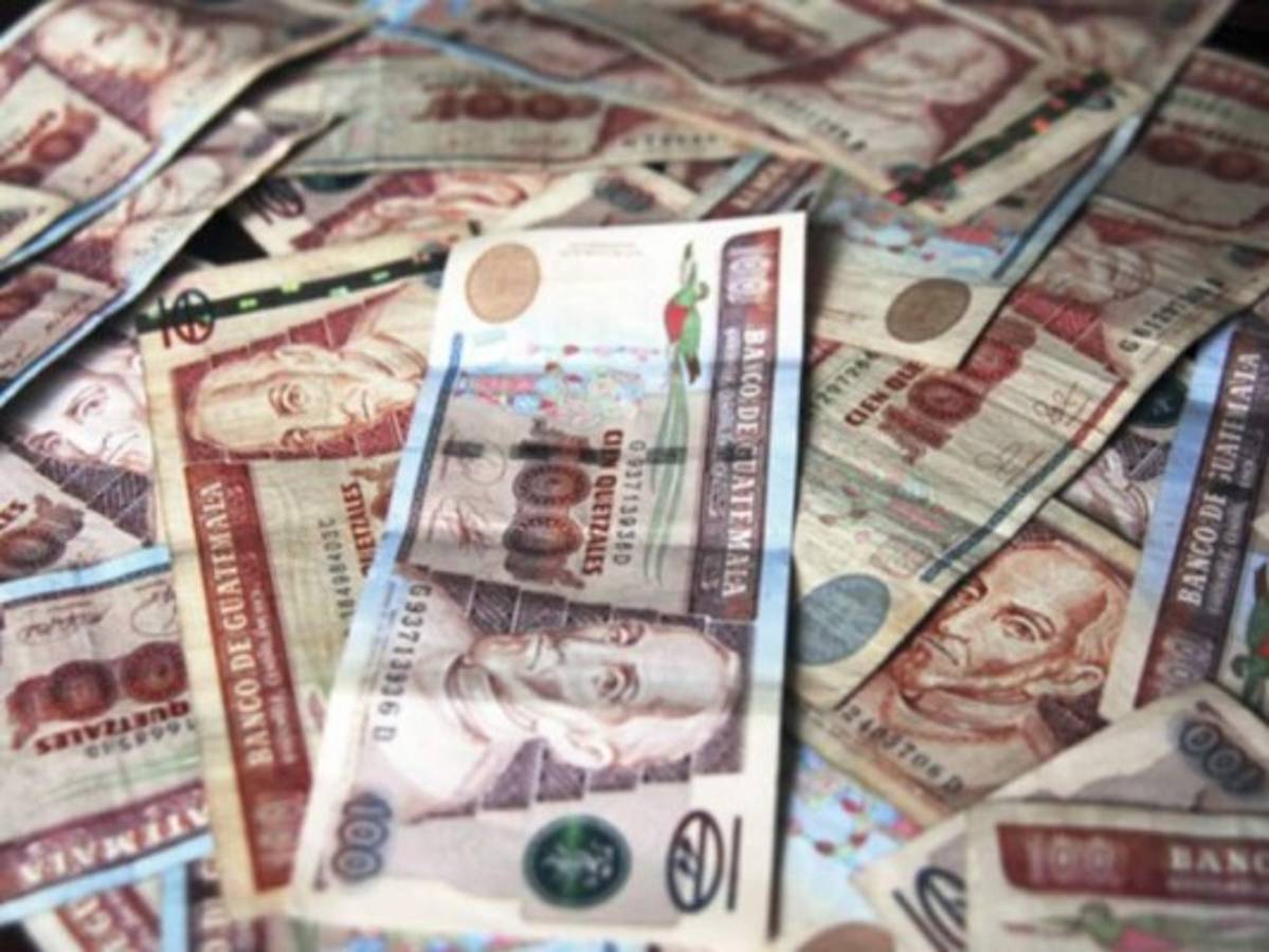 Salario mínimo en Guatemala incrementa 3% tras decreto de Jimmy Morales