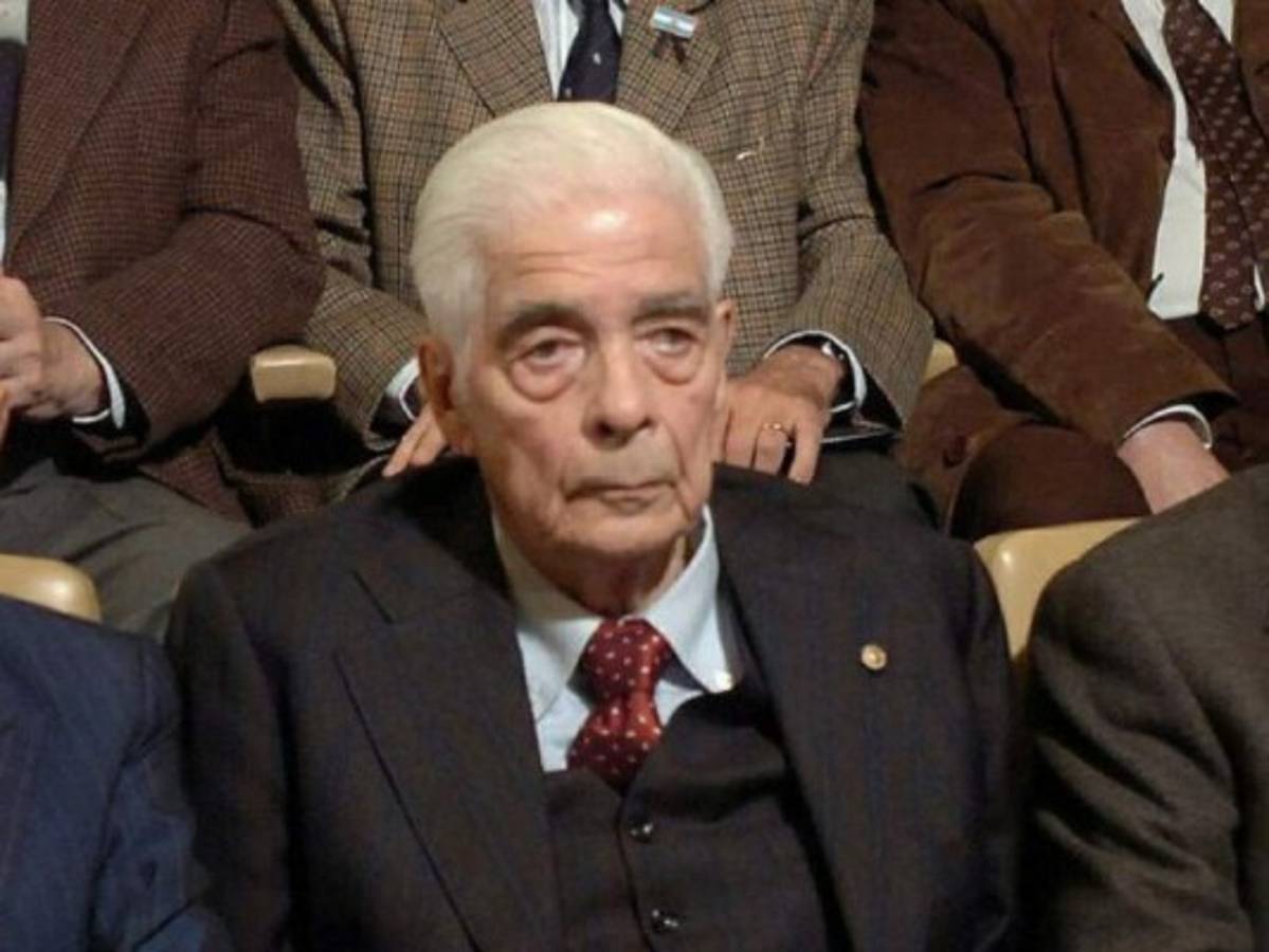 Muere Menéndez, el más feroz de los exjerarcas de la dictadura argentina  