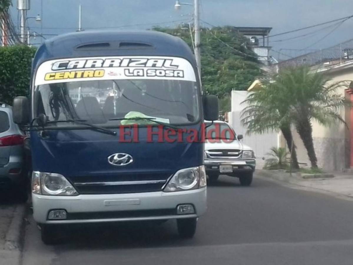 Al detenido se le decomisó una cantidad de dinero producto de la extorsión a la misma empresa para la que trabajaba, así como un teléfono celular y el automotor sin placas. (Foto: El Heraldo Honduras, Noticias de Honduras)