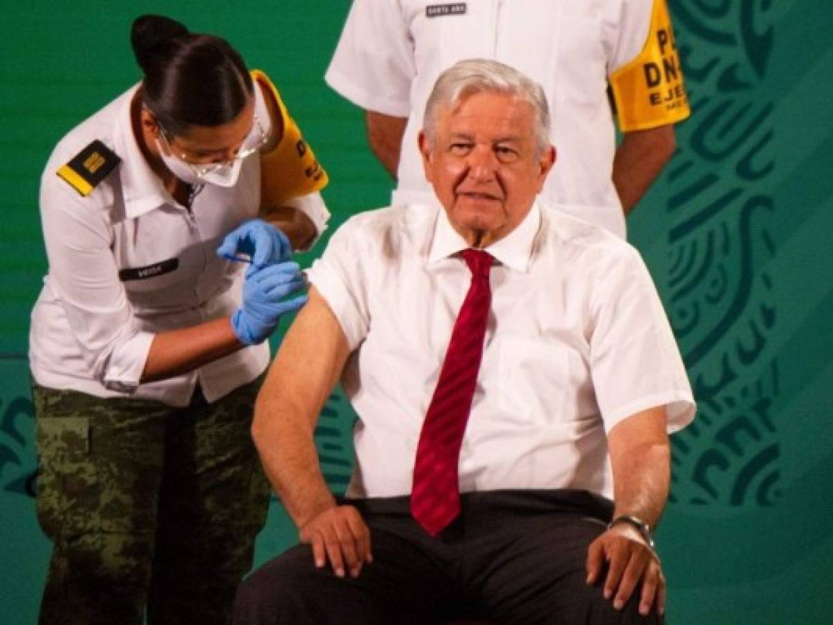 López Obrador recibe segunda dosis de vacuna anticovid-19