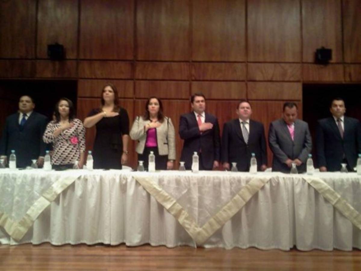 Marlen Perdomo recibe el Álvaro Contreras 2014