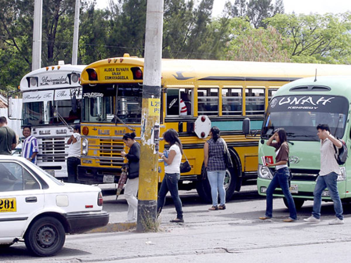 Transportistas se niegan a aplicar rebaja de 50 centavos al pasaje del bus urbano