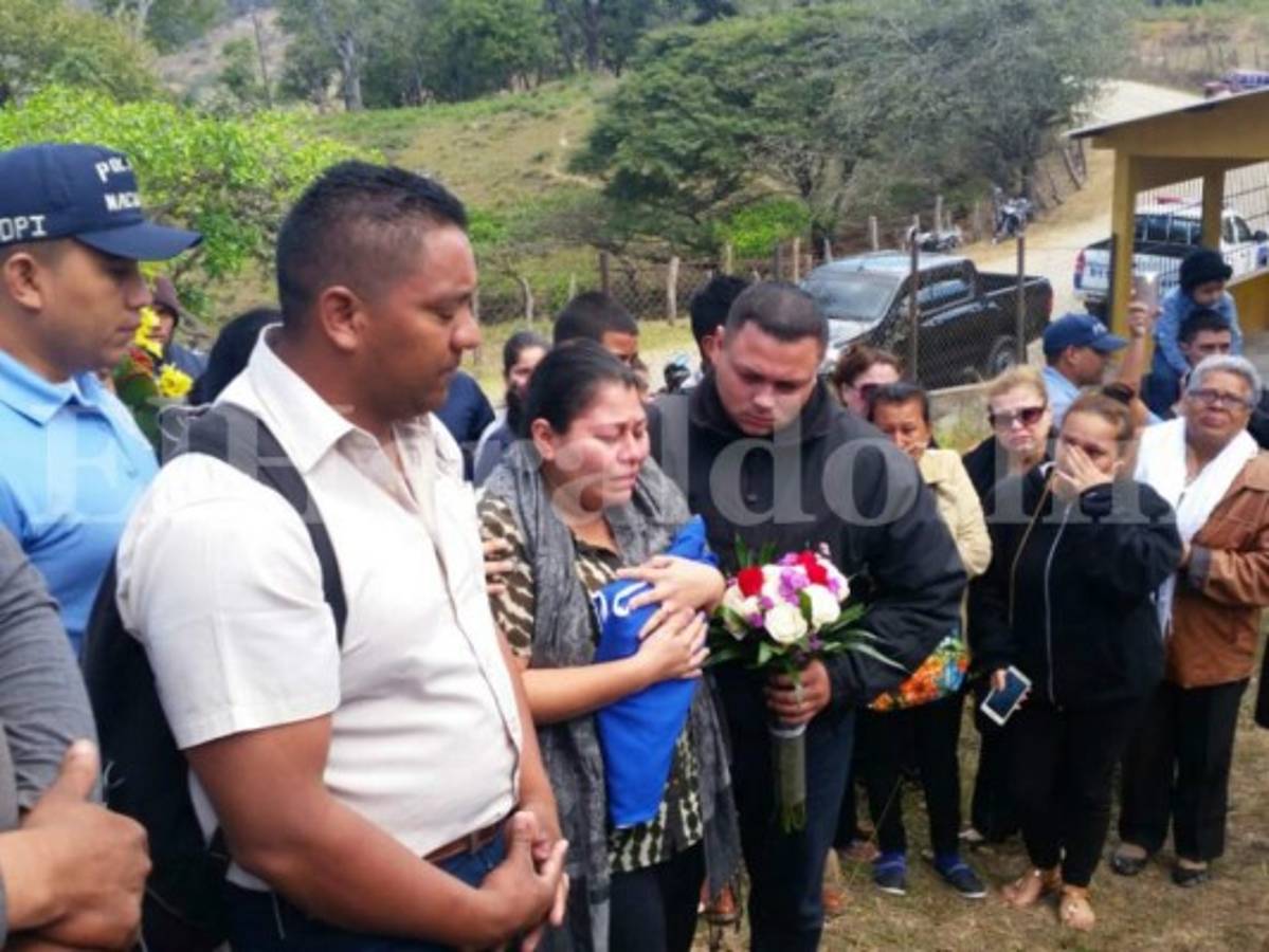 Honduras: Entierran a agente de la DPI asesinado el fin de semana en La Granja