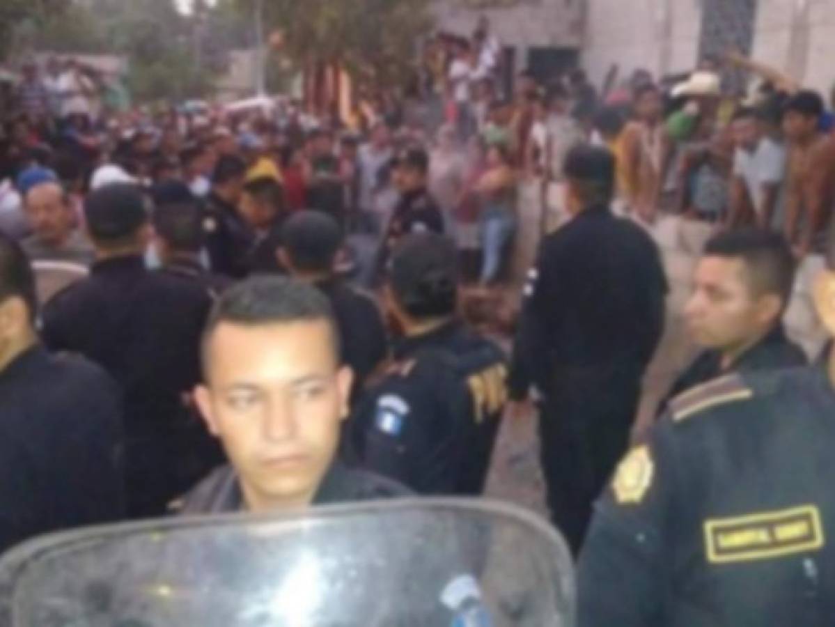 Pobladores linchan a dos supuestos asaltantes en Guatemala