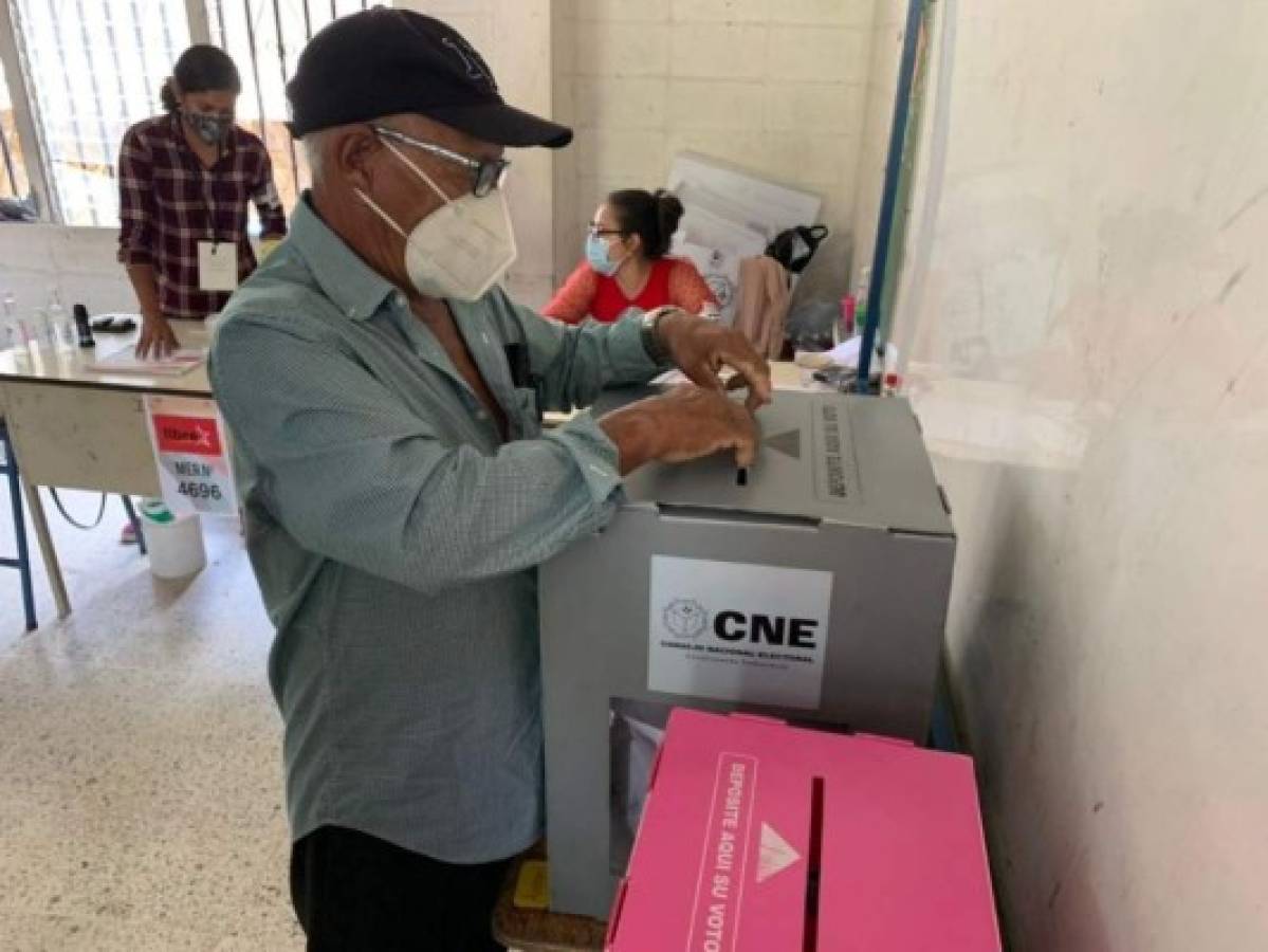 Aulas cerradas y falta de tinta en centros de votación en Sabanagrande   