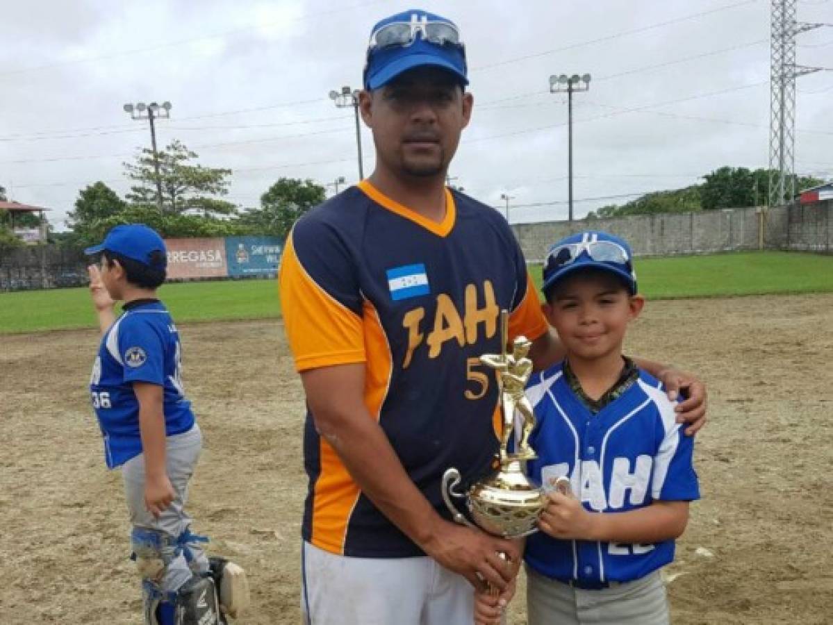 Pilotos de la FAH bicampeones nacionales de béisbol menos hondureño