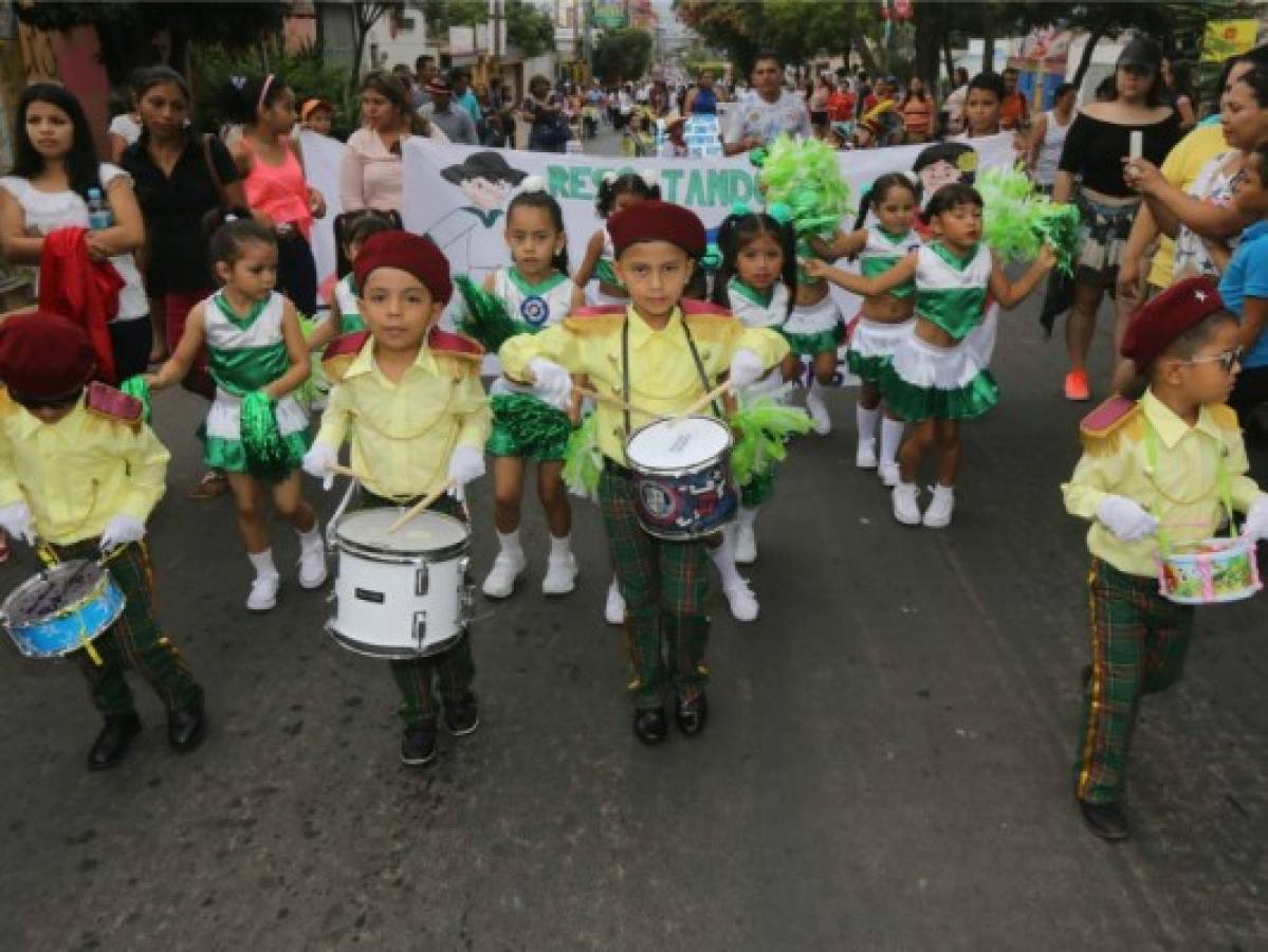 Pequeños resaltan los valores cívicos en desfile en la capital de Honduras