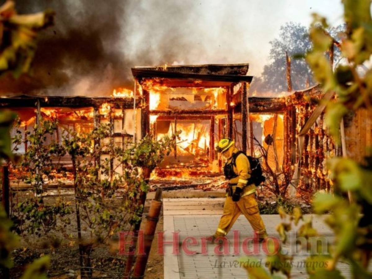 California ordena más evacuaciones por incendio forestal  