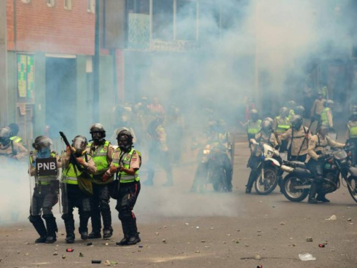 Violentos enfrentamientos durante segunda marcha opositora en Venezuela