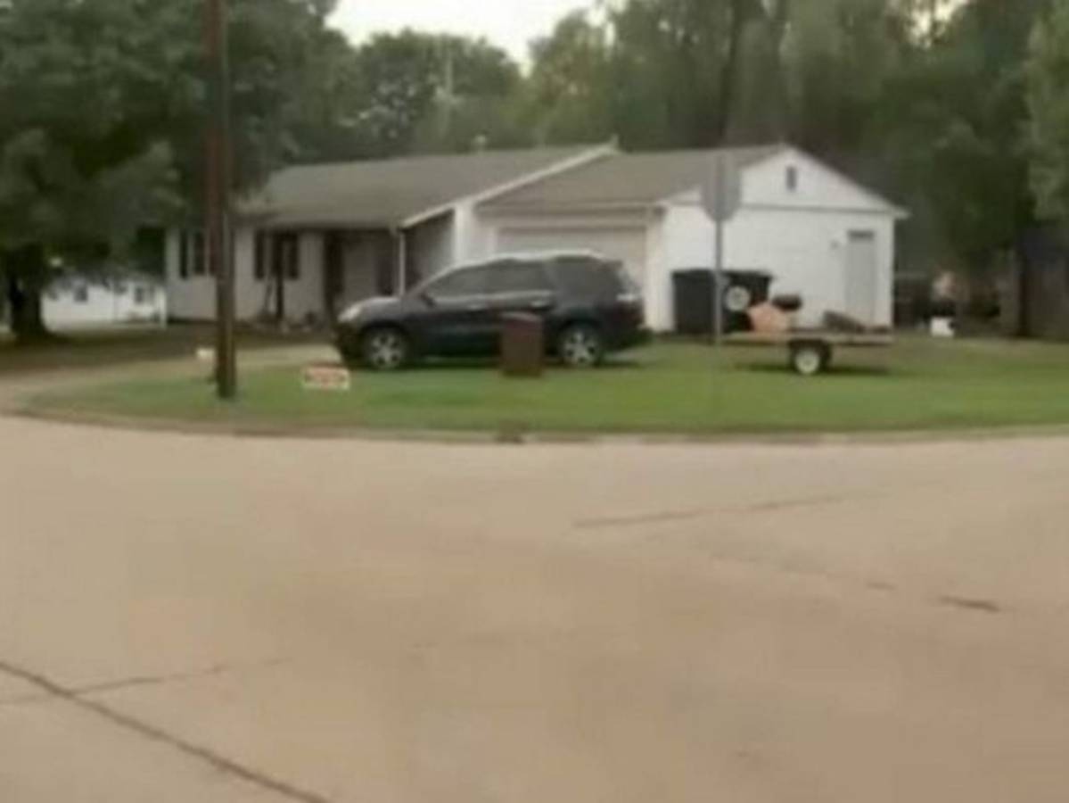 Mujer mandó a hacer uniformes de reos para sus hijos adoptivos que mantenía cautivos