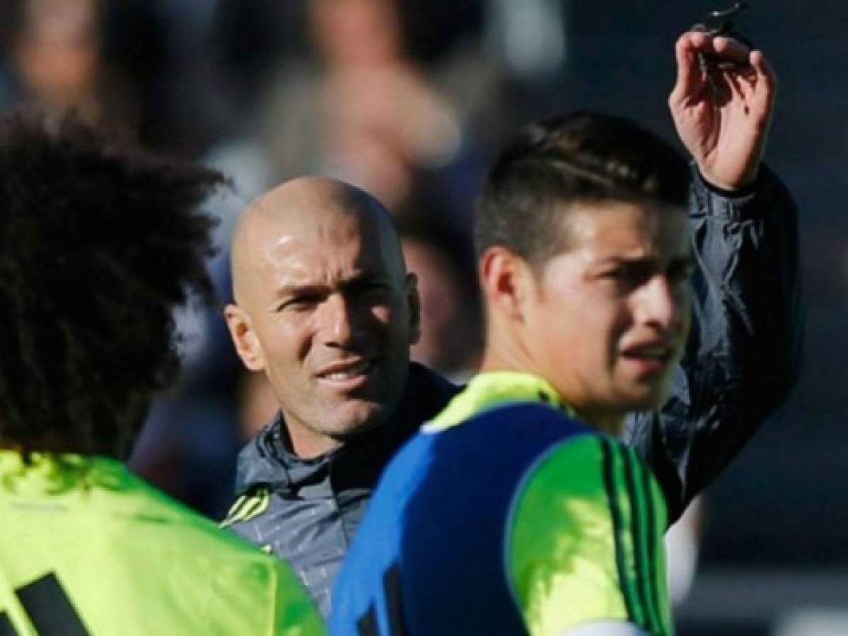 Zidane: Si yo fuera James me quedaría en Real Madrid