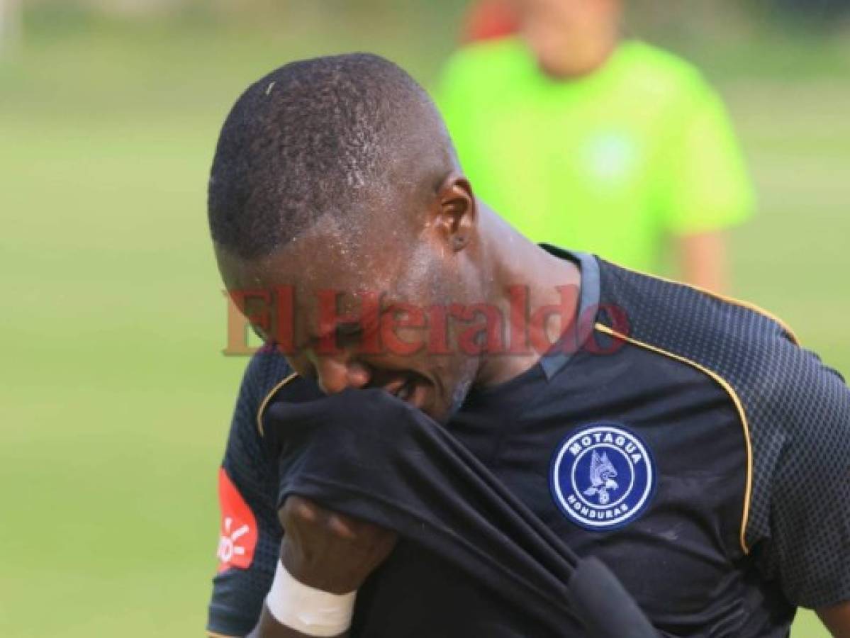 Las lágrimas de Rubilio Castillo al salir lesionado del campo. (Fotos: Ronal Aceituno / Grupo Opsa)