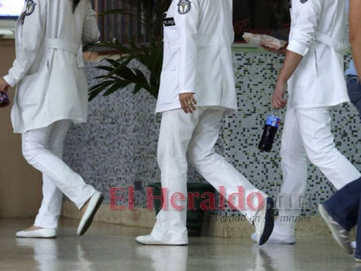 Cinco médicos internos bajo vigilancia por sospechas de coronavirus