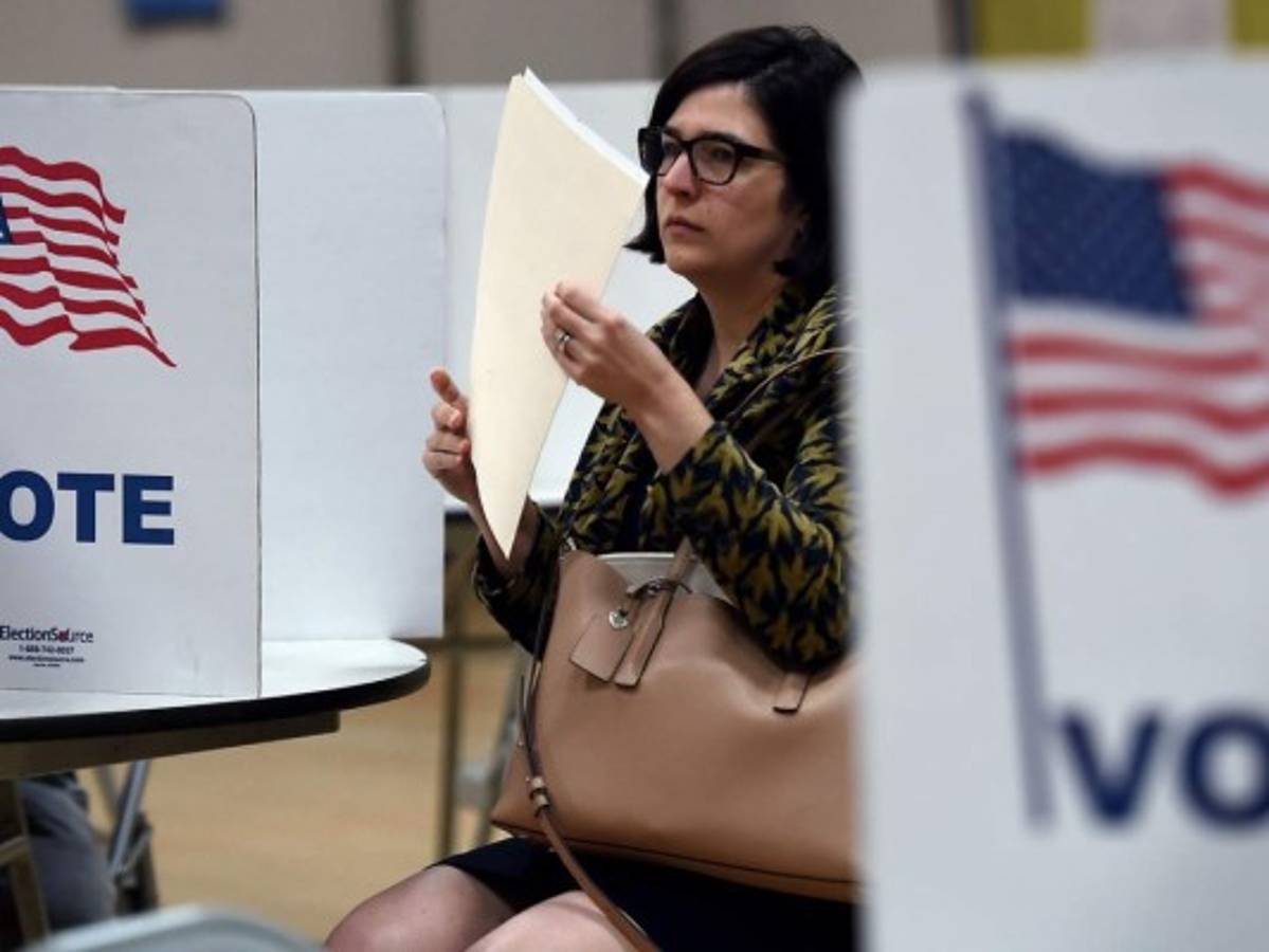 EEUU: Supermartes opone a Biden y Sanders, con Bloomberg como tercero