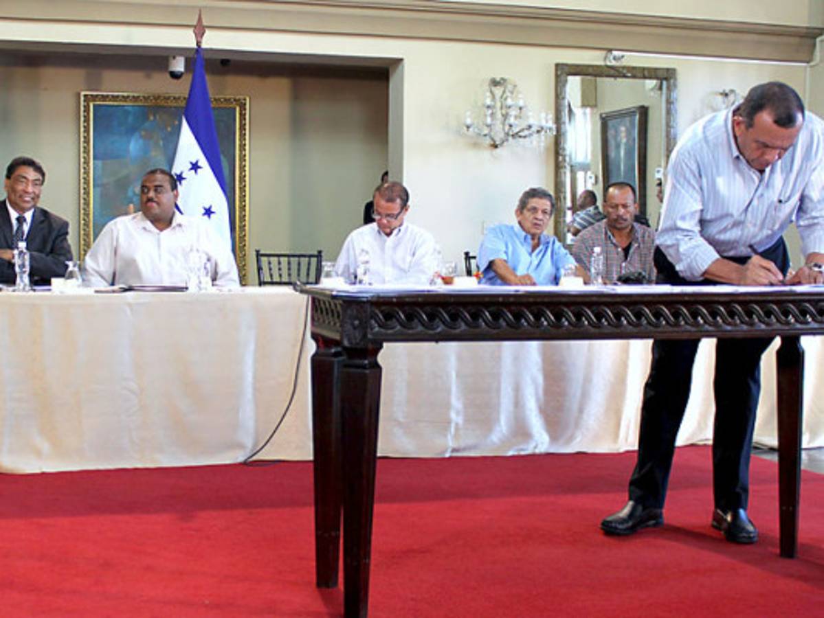 Gobierno de Honduras, agroindustriales y campesinos del Bajo Aguán suscriben acuerdo