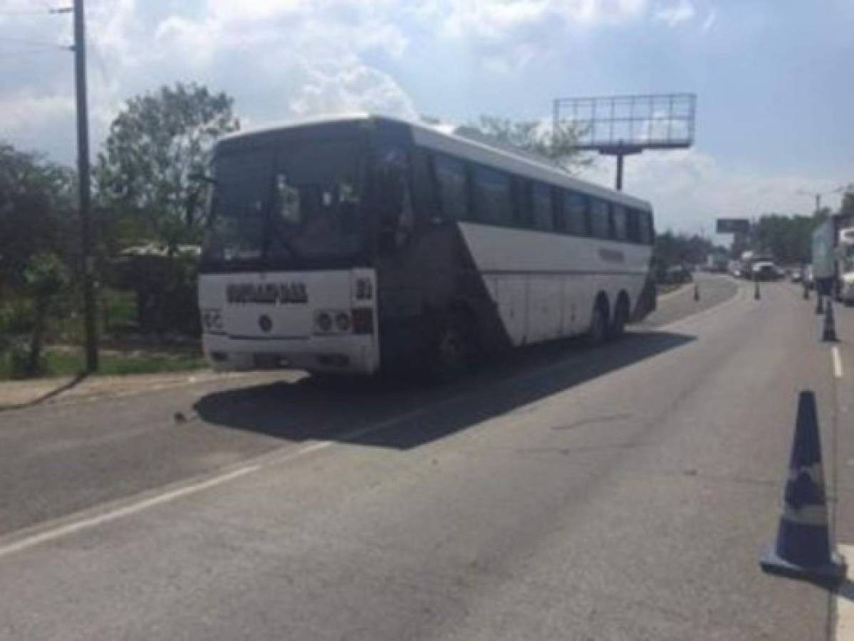 Pareja mata de varios disparos a conductor de bus en Cortés