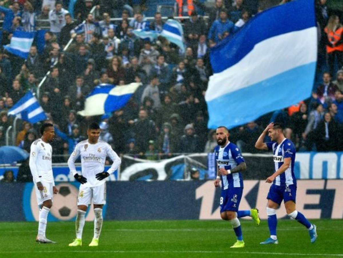 El Real Madrid se pone líder tras ganar al Alavés bajo la lluvia 