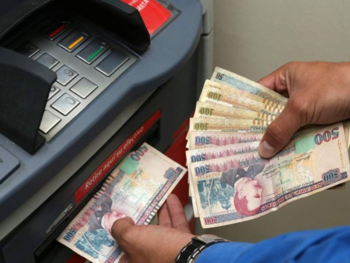Aumenta la comisión por retiro en cajeros de bancos hondureños