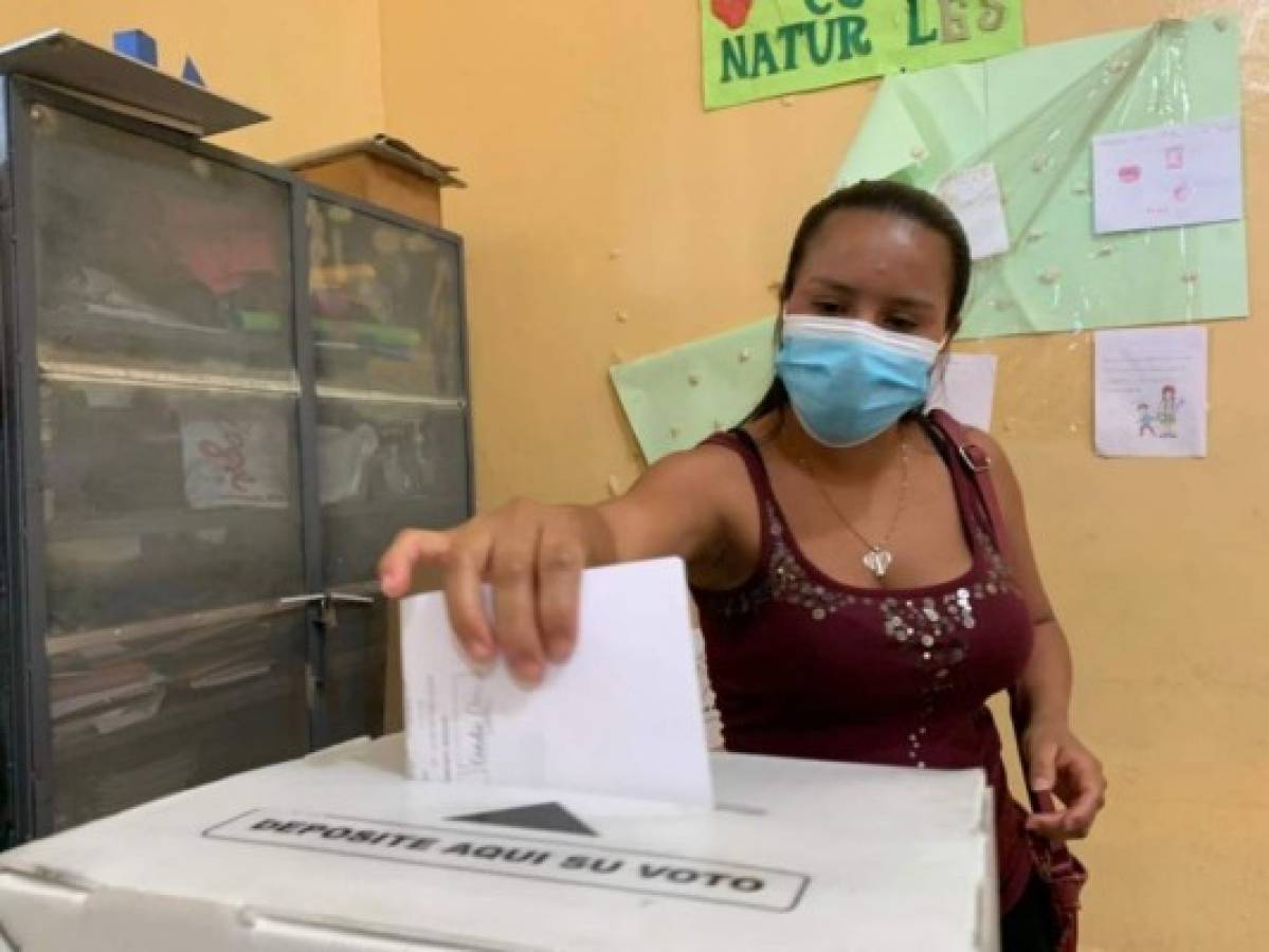 Aulas cerradas y falta de tinta en centros de votación en Sabanagrande   