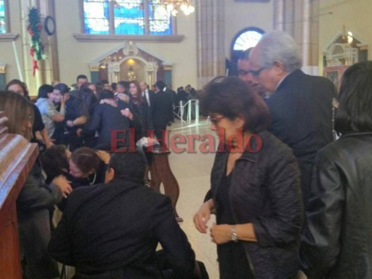 Ofician misa en honor a víctimas del accidente de helicóptero en Yerba Buena