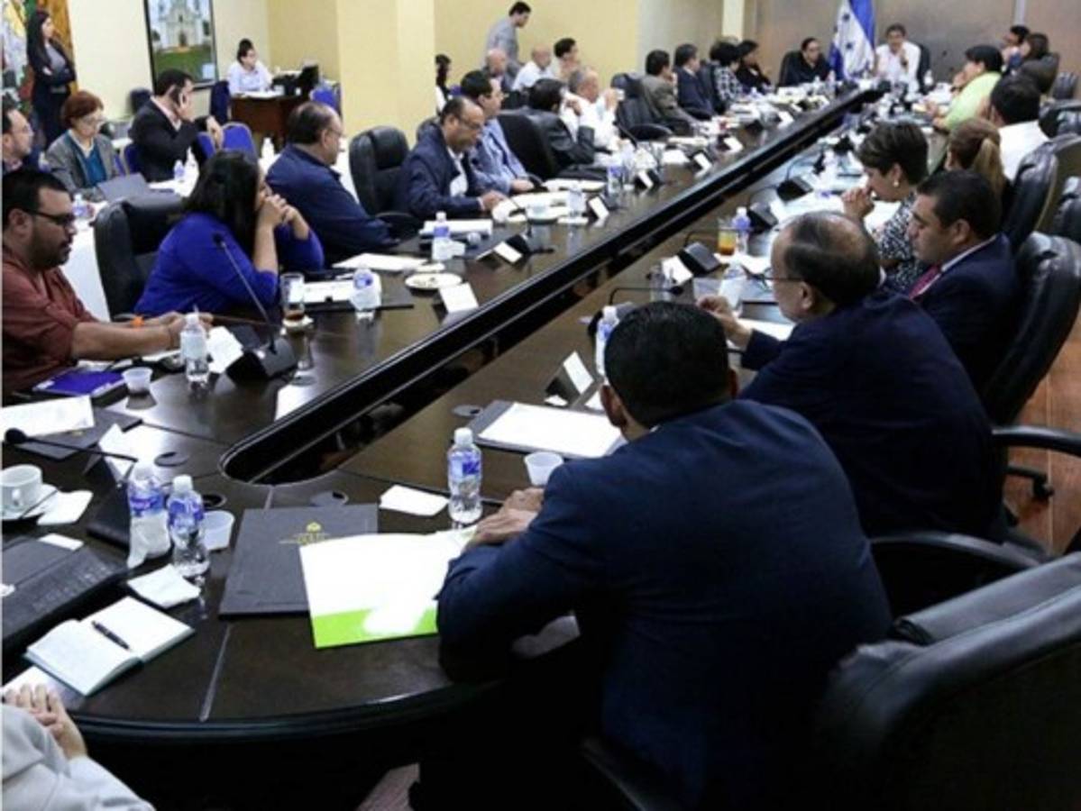 Casa Presidencial descarta cambios en gabinete de gobierno  