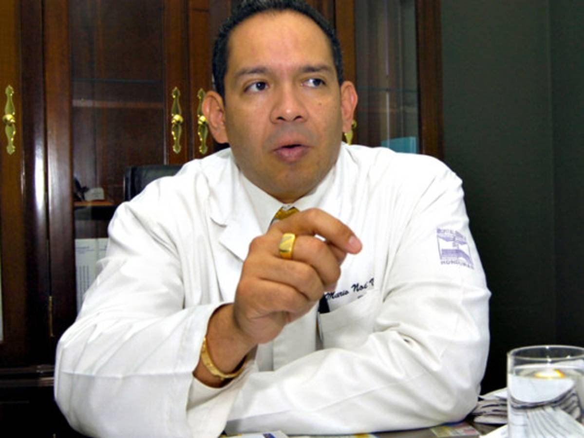 Cobrar ciertos servicios sin que esto signifique privatizar salud, sugiere exministro