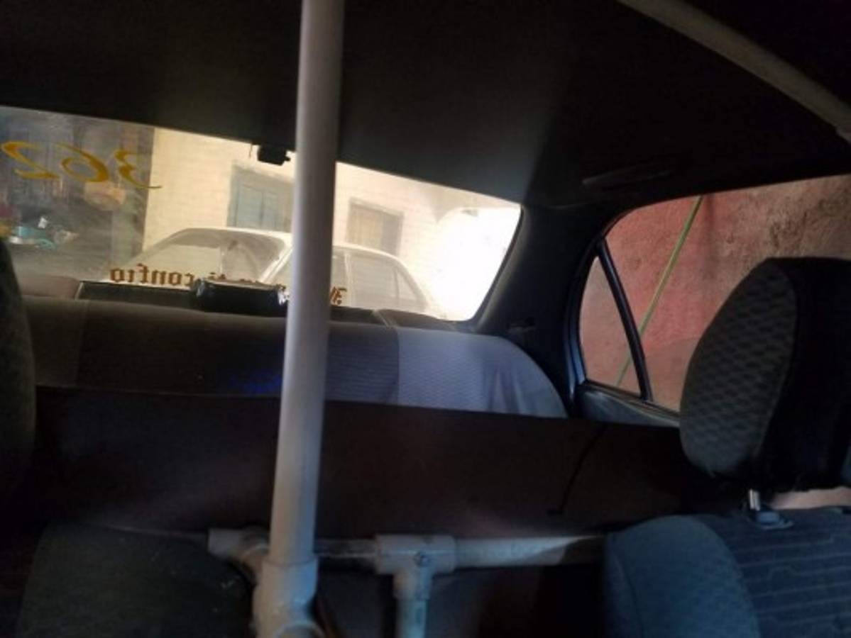 Taxistas proponen cabinas de separación para laborar durante pandemia