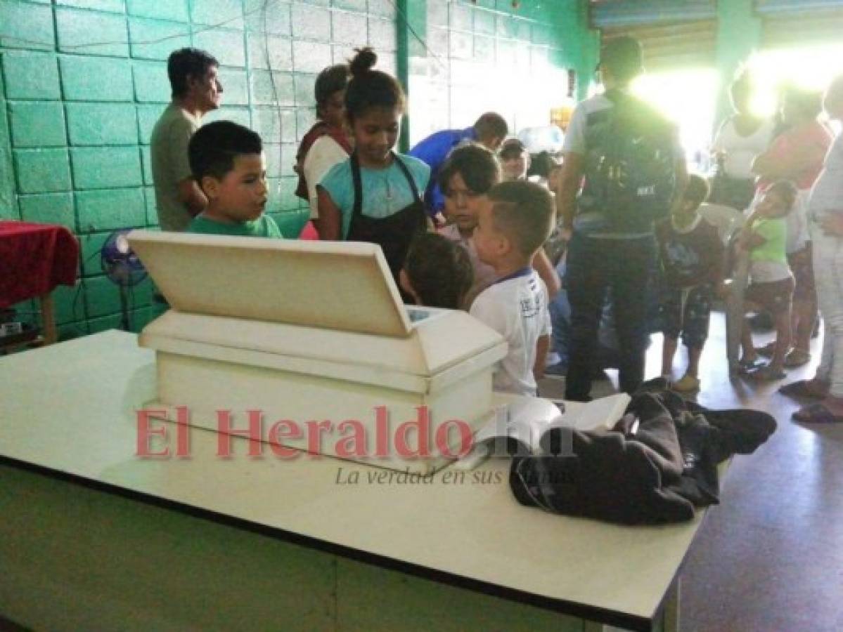 Mujer abandona a su hija muerta en una iglesia de El Chiverito, en la capital