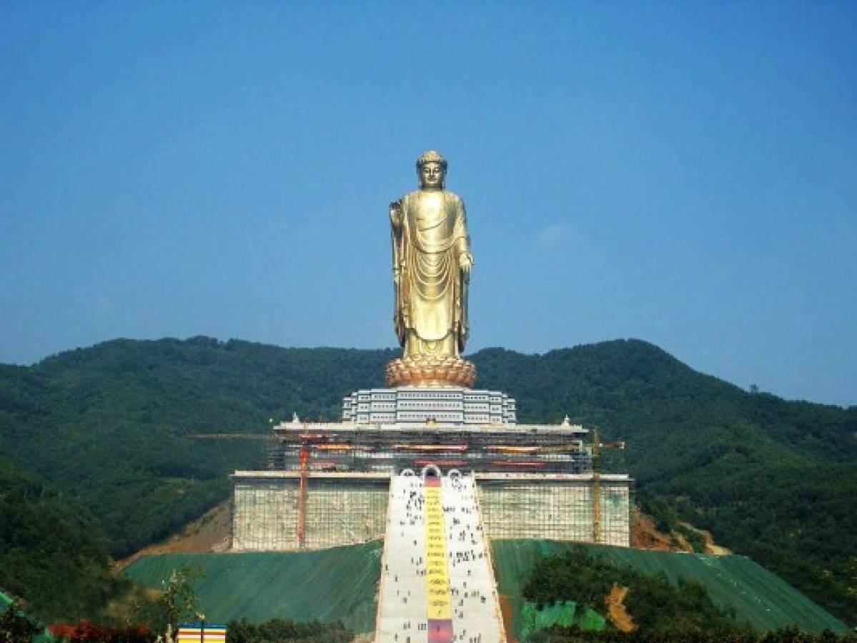 La estatua a construir (192 metros) es casi el doble de alta que la Spring Temple Buddha con 128 metros (Foto: Agencias/ El Heraldo Honduras/ Noticias de Honduras)