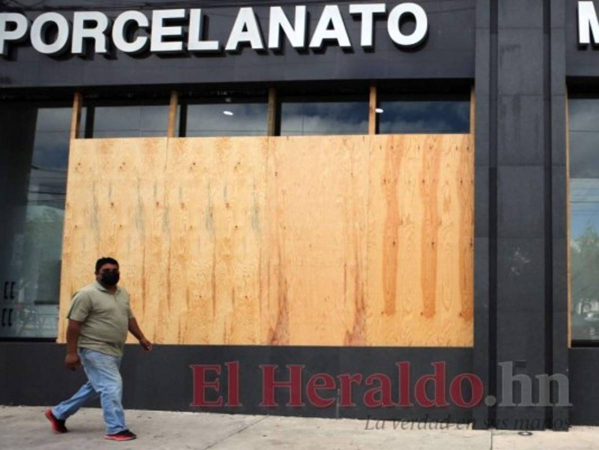 Comercios capitalinos refuerzan seguridad previo a elecciones 2021