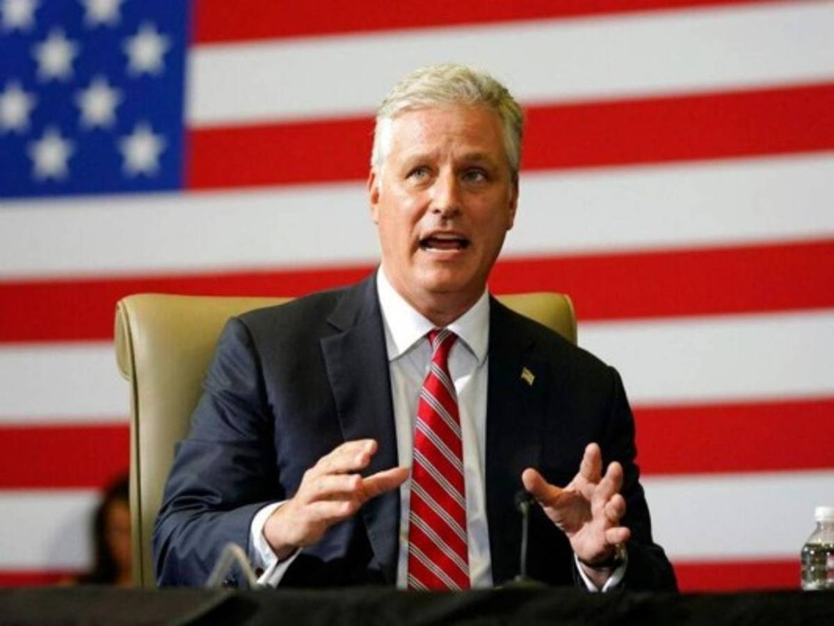 Asesor de seguridad nacional de Donald Trump positivo al coronavirus