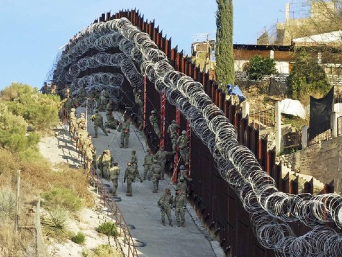 Arizona: Piden retirar alambre de púas de muro fronterizo