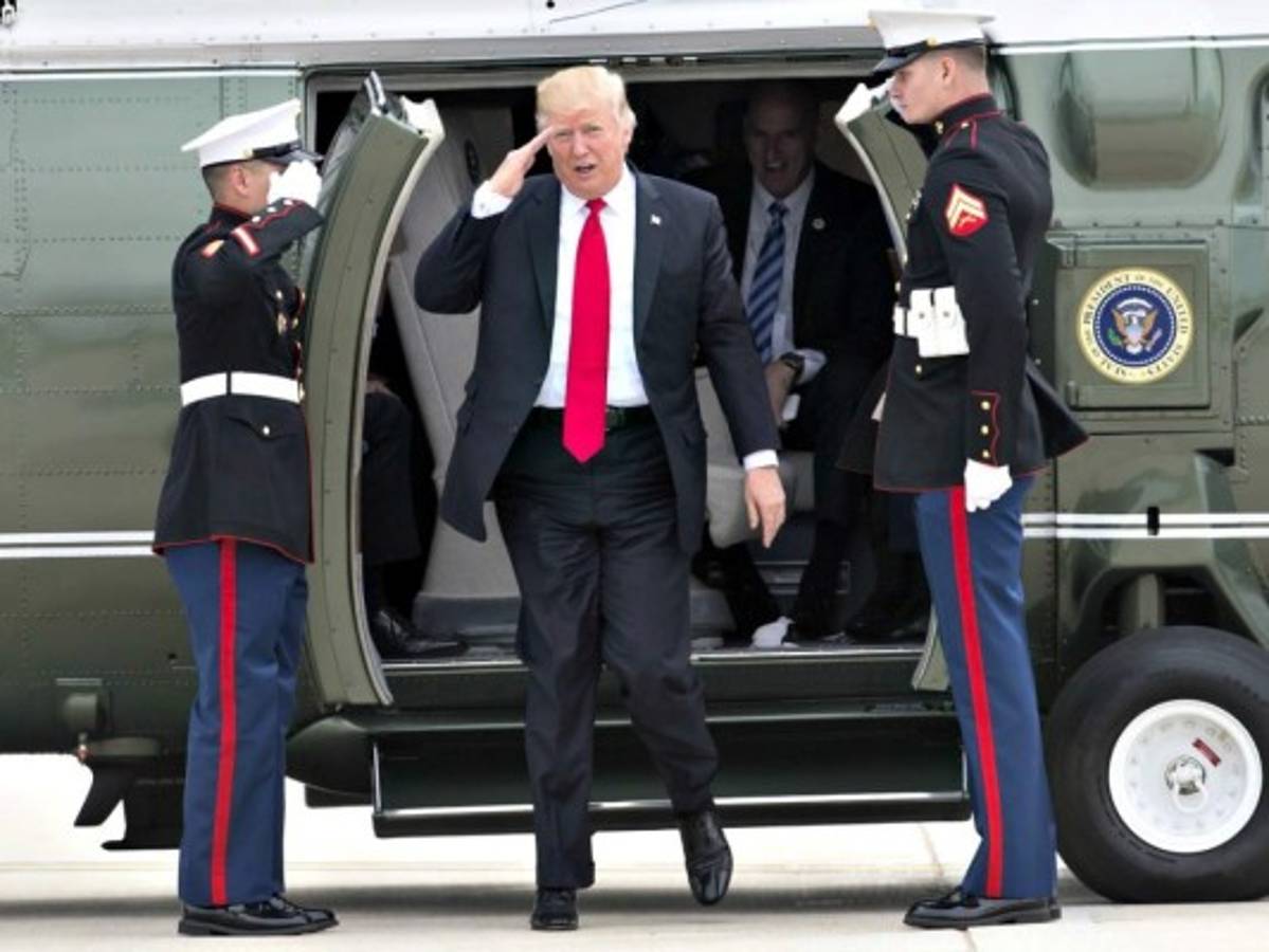 Trump firma orden para revisar visas de trabajo especializado en Estados Unidos