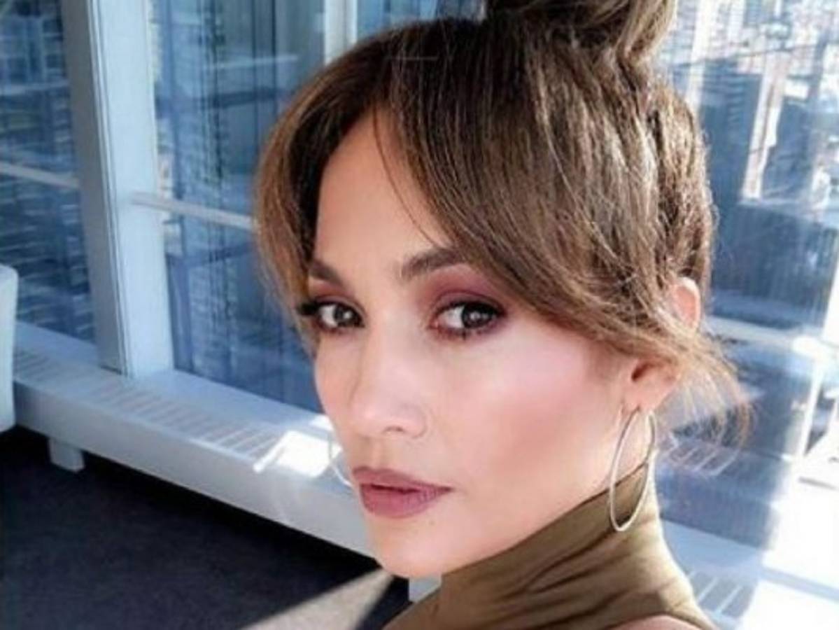 Jennifer López usa sexy corsé de cuero y causa furor en Calibash 2018