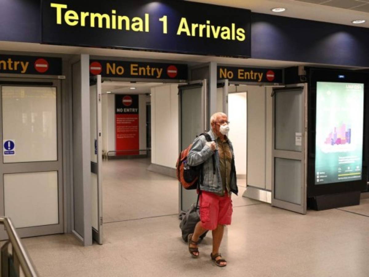Inglaterra levanta la cuarentena para viajeros procedentes de 50 países