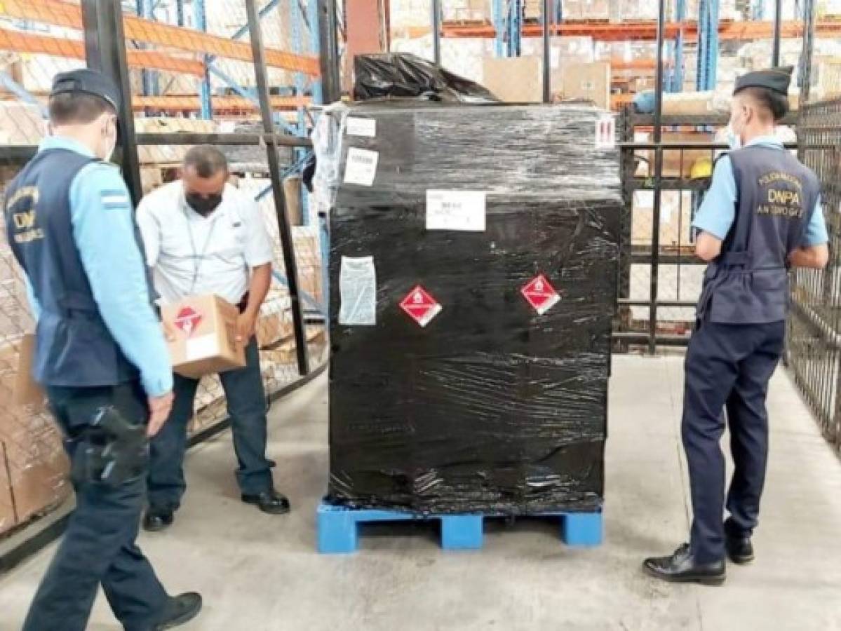 Puerto Cortés: Decomisan 81 cajas de butanona utilizada para fabricar cocaína en polvo
