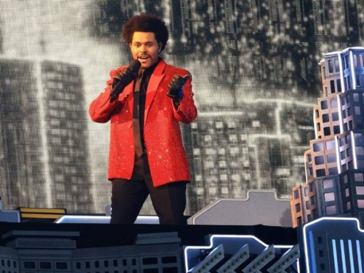 Espectacular y emotiva, así fue la presentación de The Weeknd en el Super Bowl
