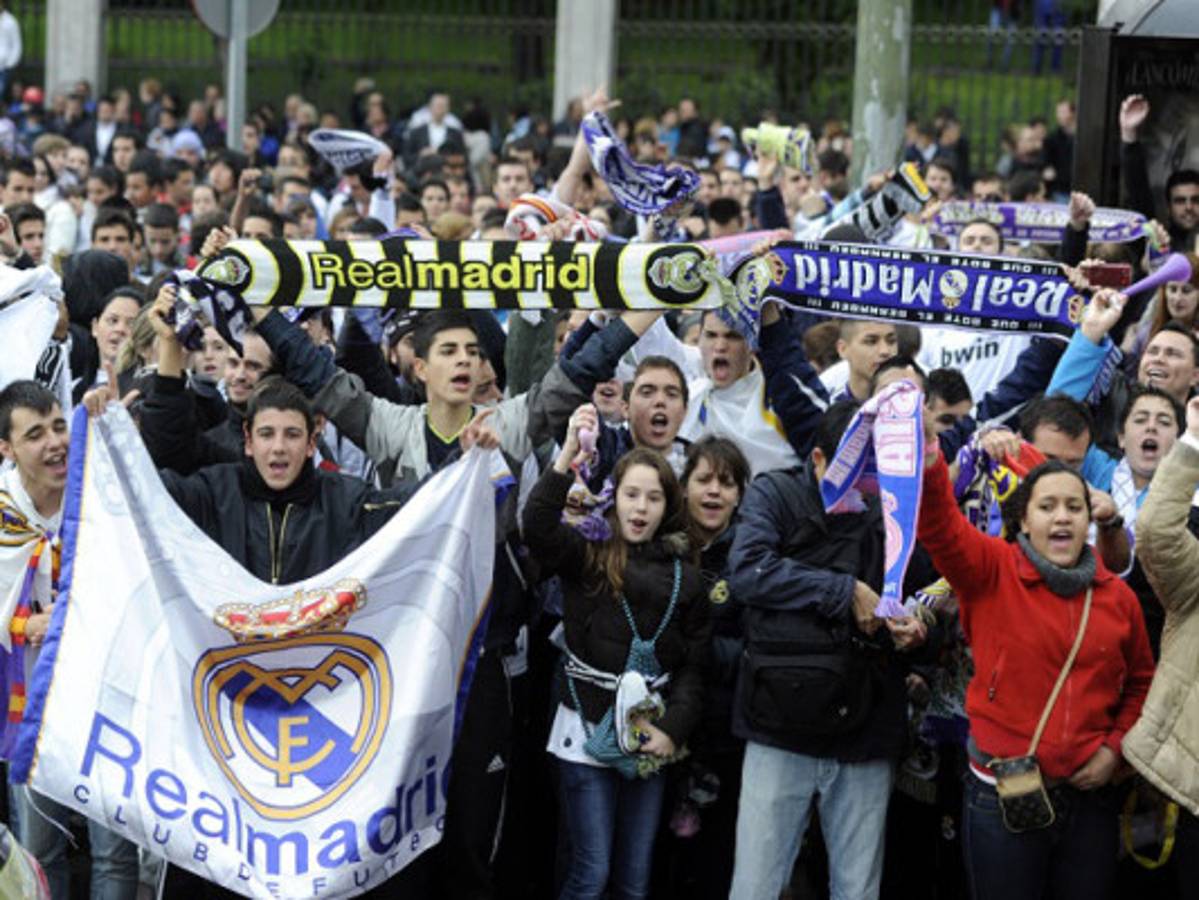 '¡Campeones, Campeones!'... Real Madrid festeja en Cibeles