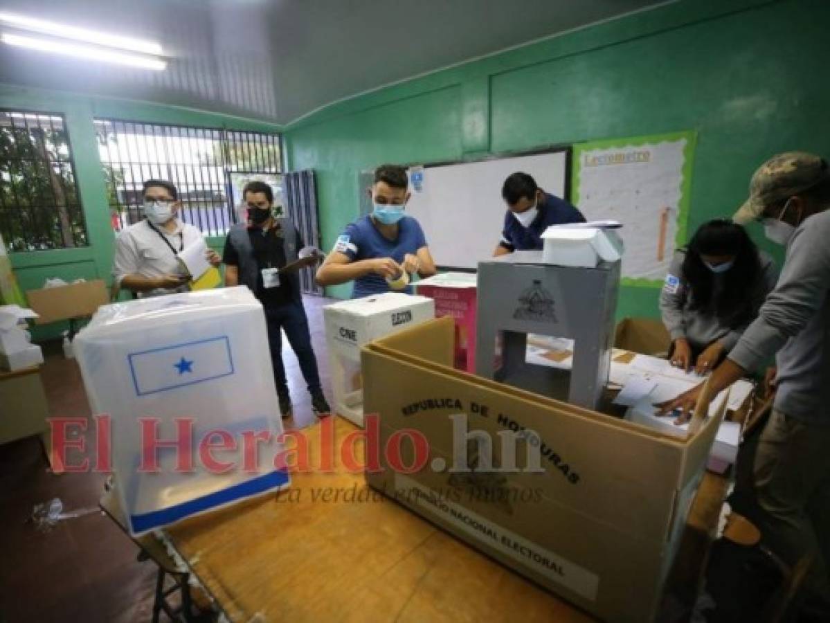 Denuncian falta de equipo en las maletas electorales de la Escuela República de China